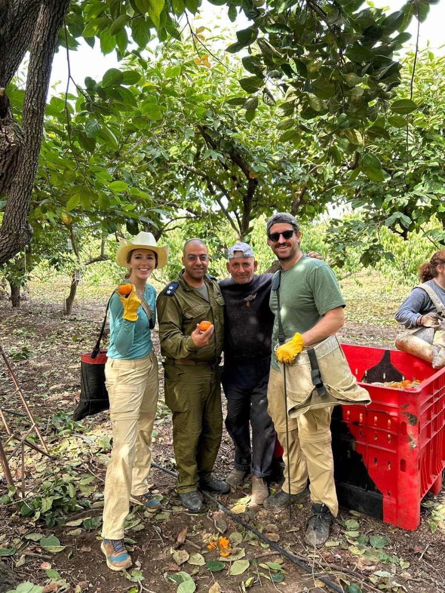 ליאור איובי והמתנדבים