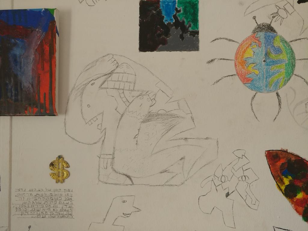 השיר על קיר הקראוון