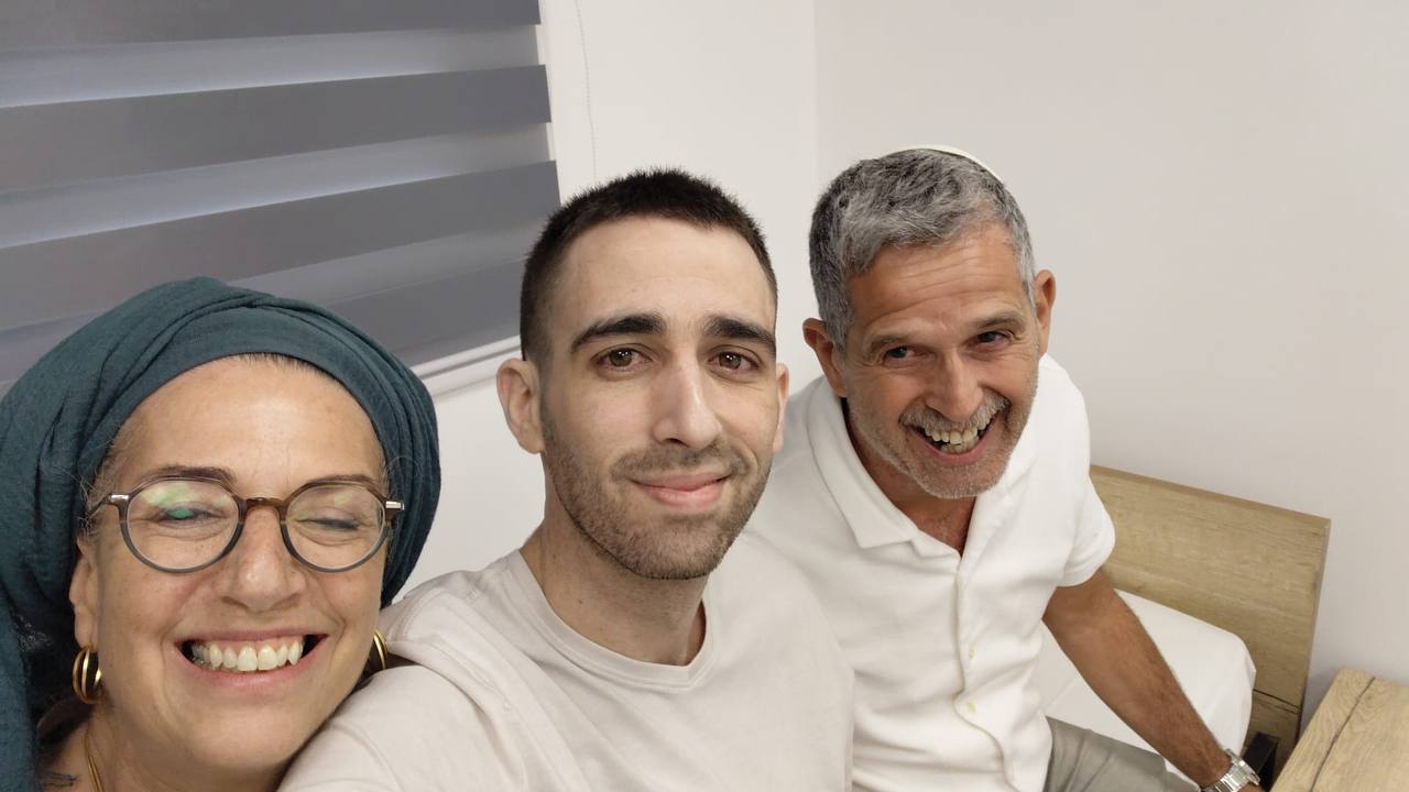 אבינתן אור עם הוריו דובר צהל 