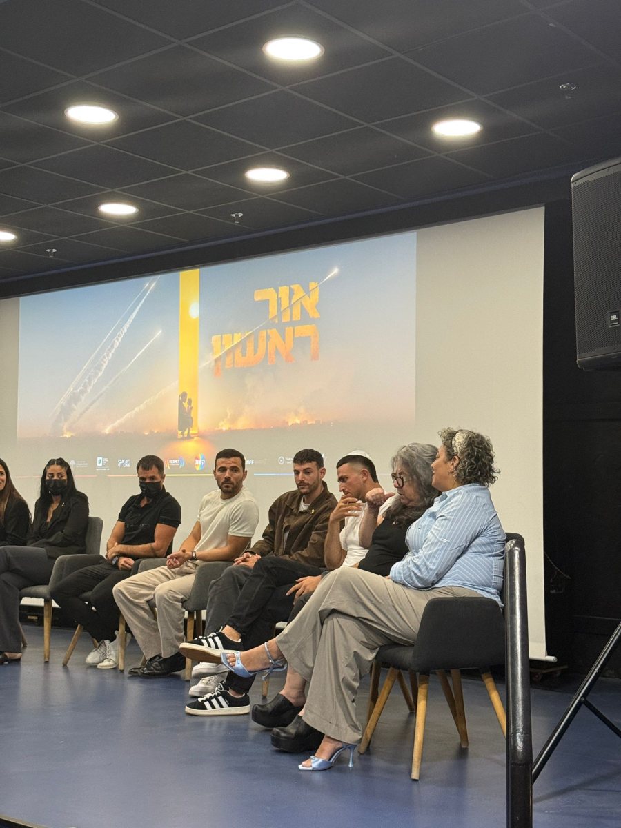 טלי חדד במפגש על הבמה באופקים. צילום: פרטי