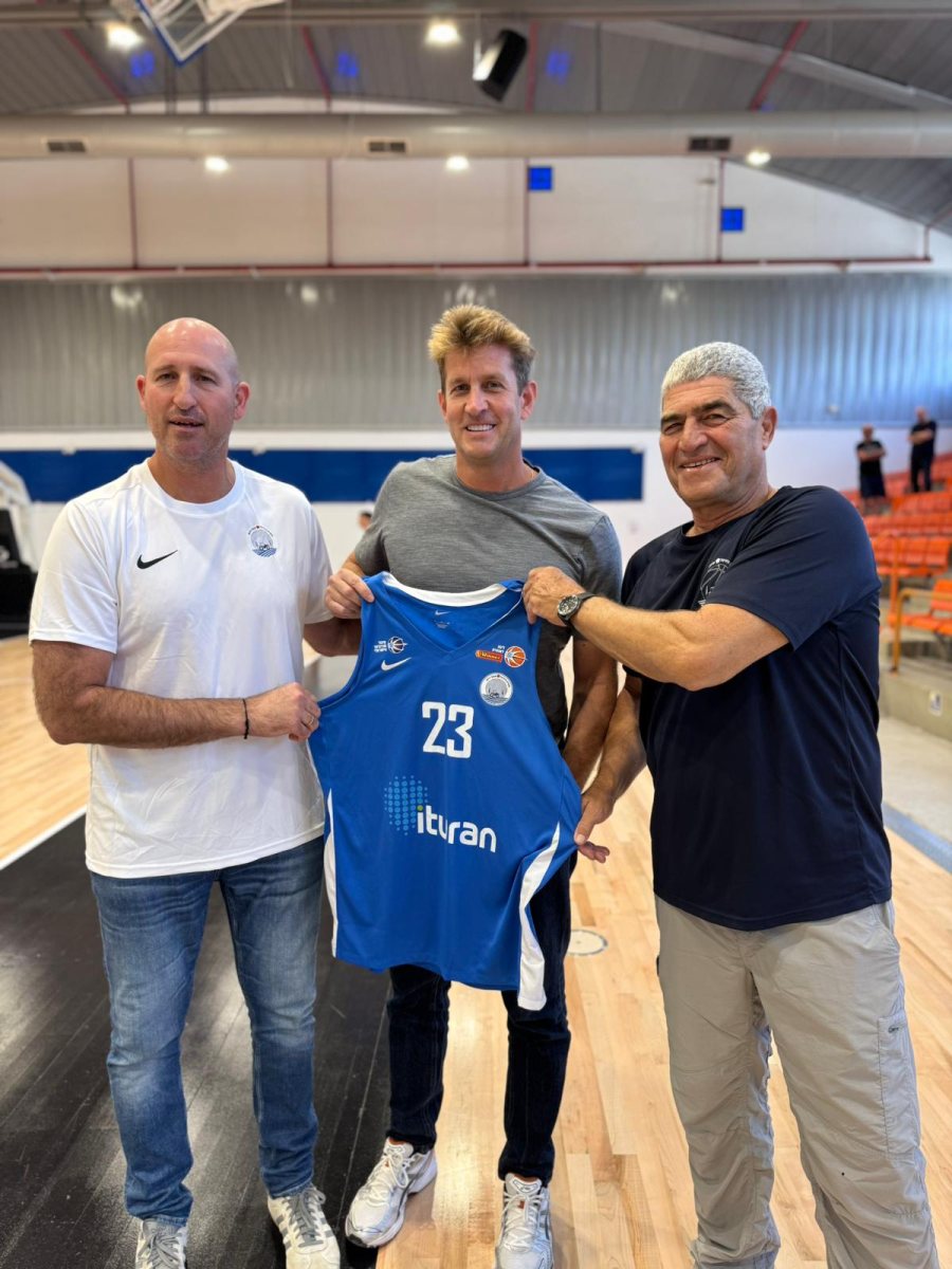 טל רוסו יו״ר הקבוצה, גיל שרצקי, ברק פלג מאמן הקבוצה 