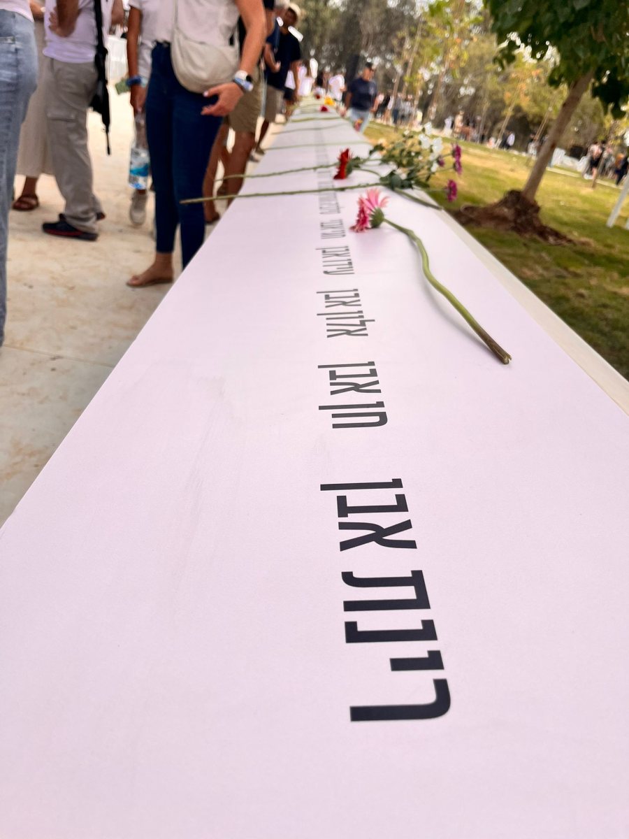 אנדרטה ל102 נרצחי בארי בטבח ה7.10