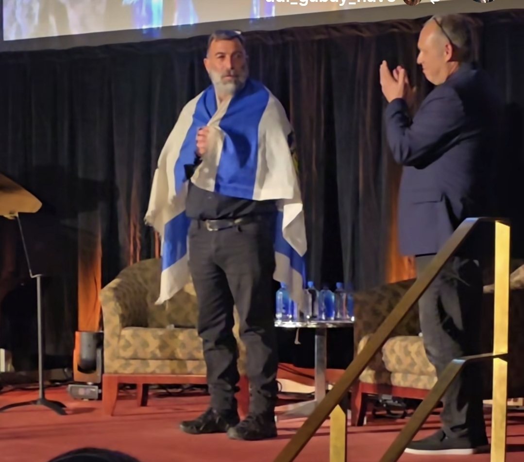 עוז דוידיאן בטקס שנתיים לשבעה באוקטובר בקנדה