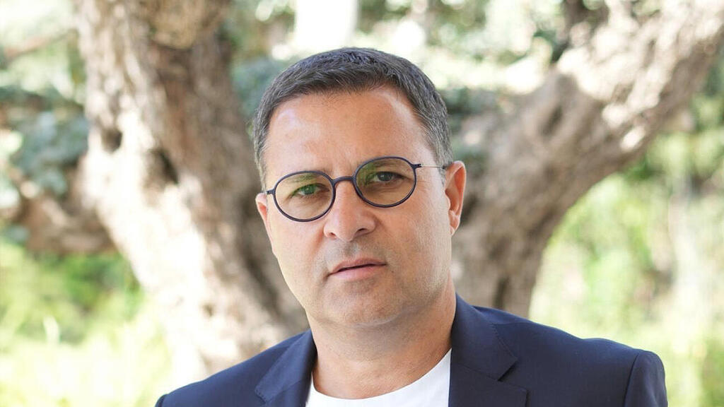 נדב בלילה (צילום: פיני קמיליה)