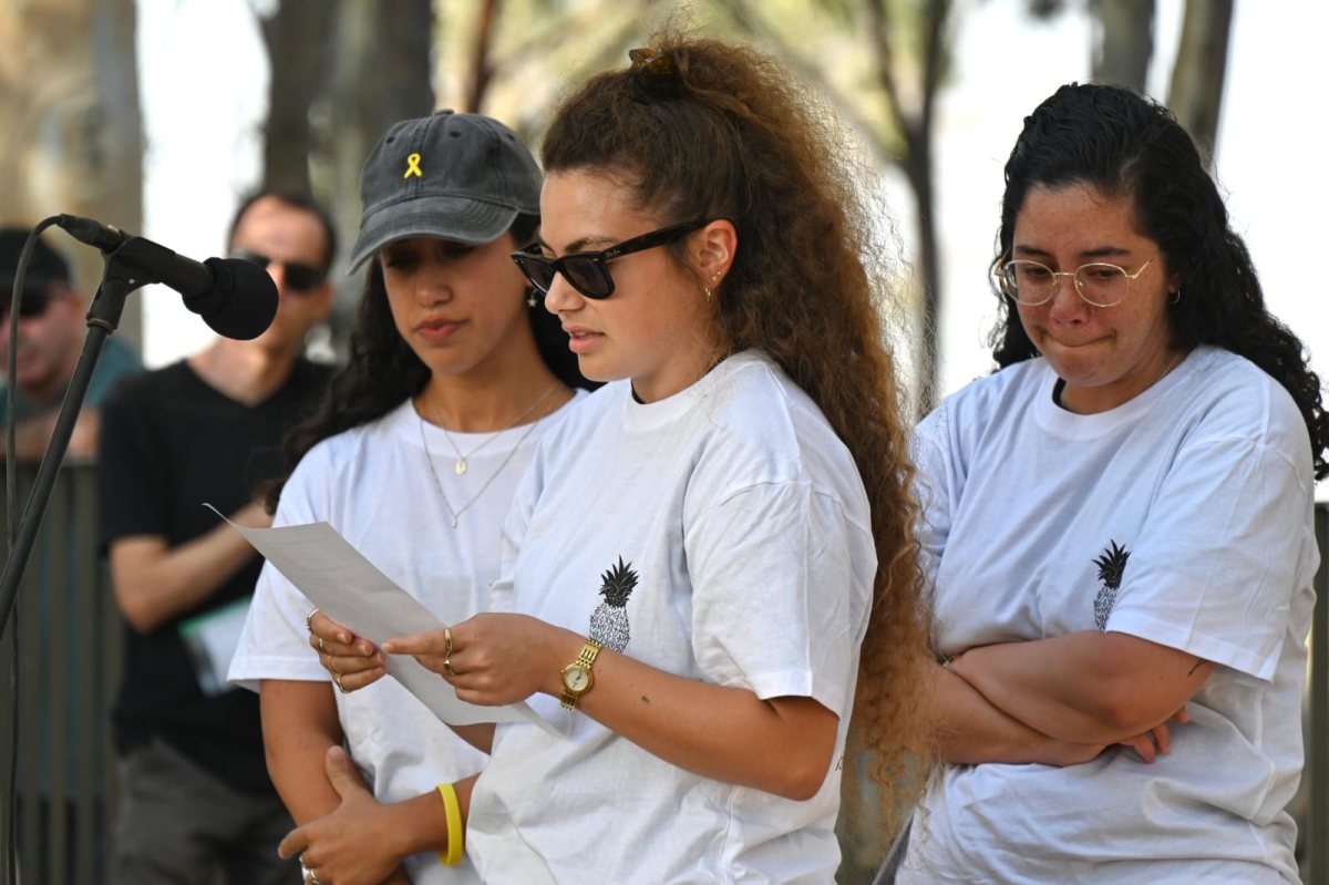 חברותיו של סהר ברוך ז"ל מכיתת אננס.  קרדיט: אוריאל אבן ספיר