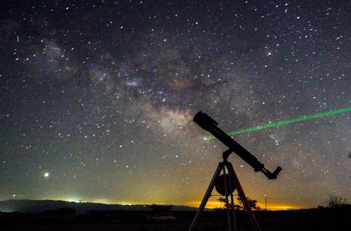 סדנאות צפייה מודרכת בכוכבי השמים. צילום גיל פאר-ניצן