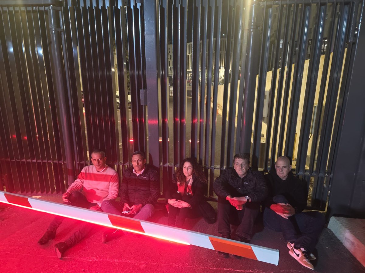 ראשי ראשויות מחוץ למשרד האוצר צילום: דוברות שדות נגב