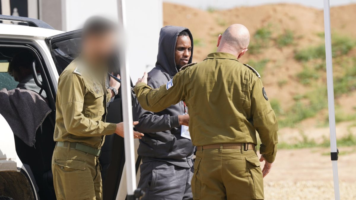 אברה מנגיסטו מועבר לכוחות צה"ל