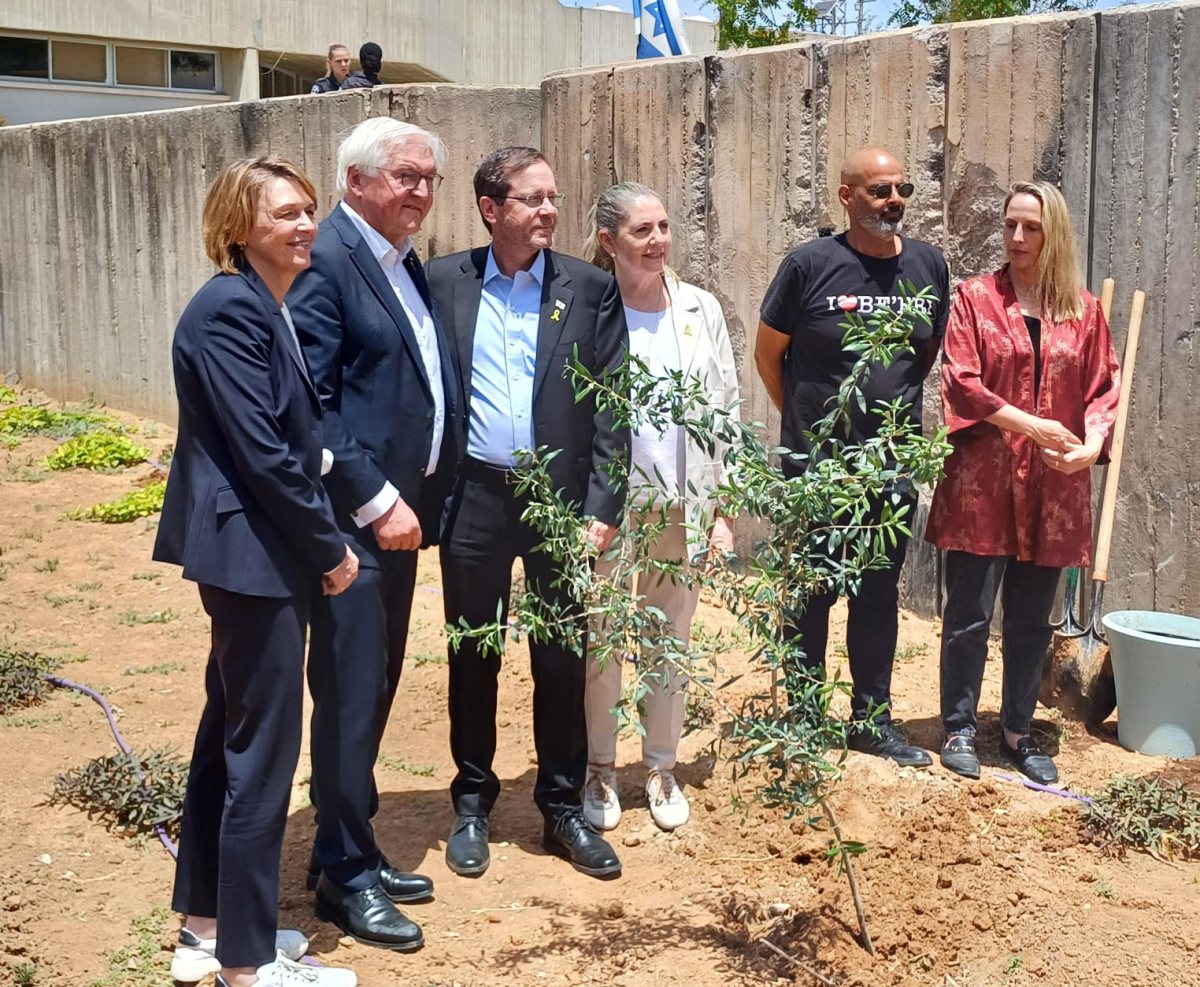 דוברות קיבוץ  בארי 