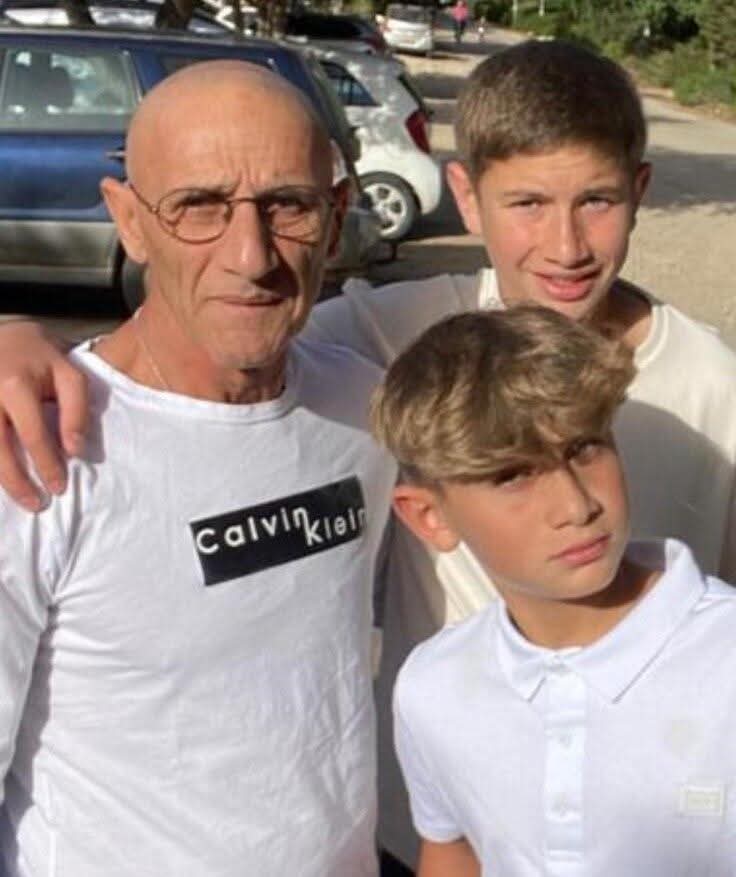 יאיר יעקב ז"ל עם בניו שורדי השבי