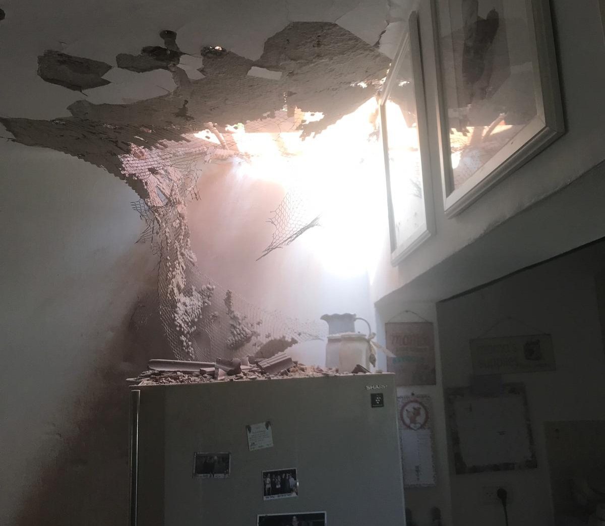 בית שנפגע מרקטה בנחל עוז 