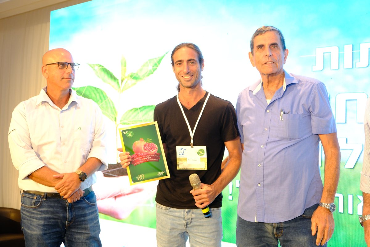תומר כהן אדלר ברשימת הצעירים המבטיחים בחקלאות צילום איקי מיימון