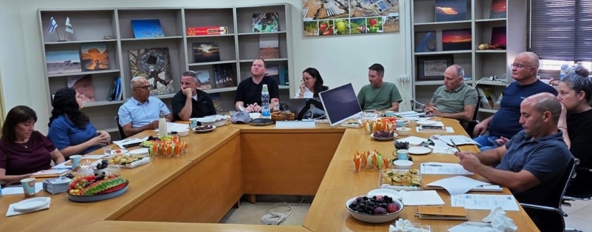 ישיבת ראשי רשויות דרומיות באשכול נגב מזרחי-צילום: אשכול נגב מזרחי