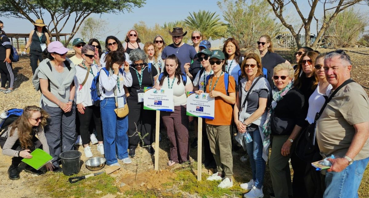 ניטע עץ שיטה בערבה לזכר מטילדהקרדיט צילום: KKL-JNF