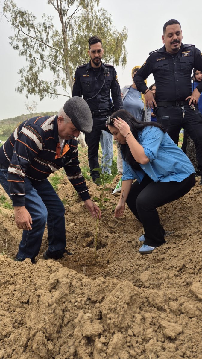 באדיבות קקל