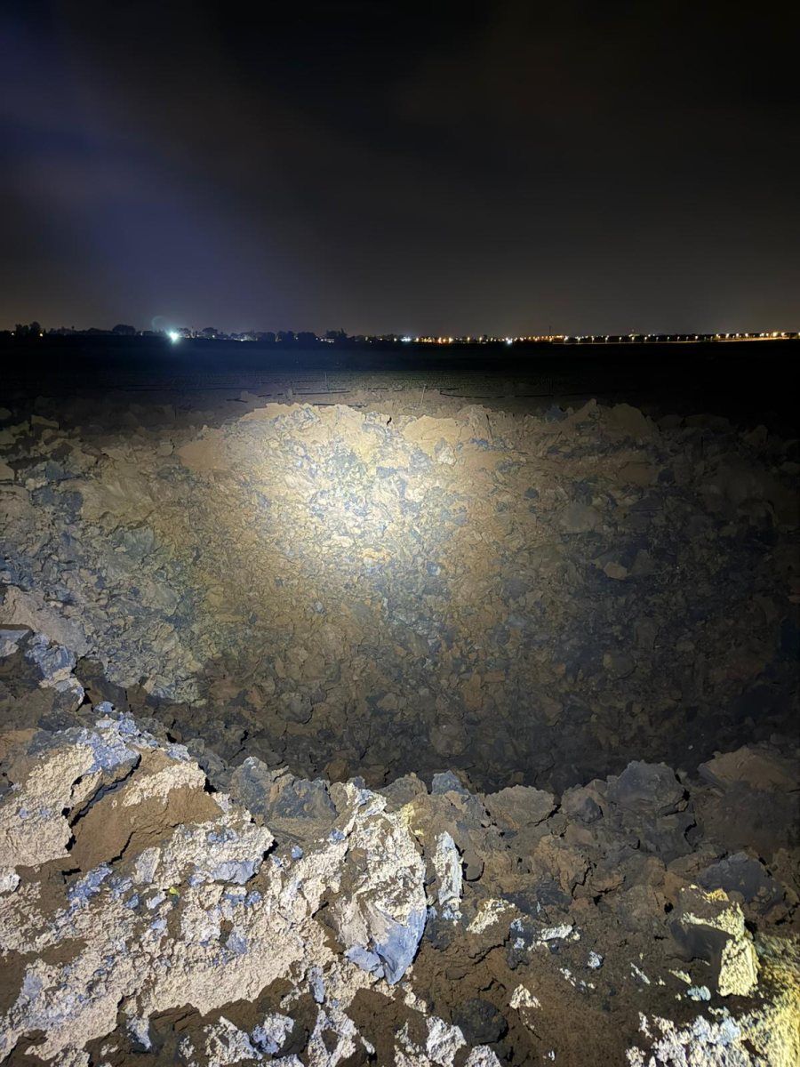 בור עמוק נפער בשטח פתוח בין המושבים דוברות משטרה
