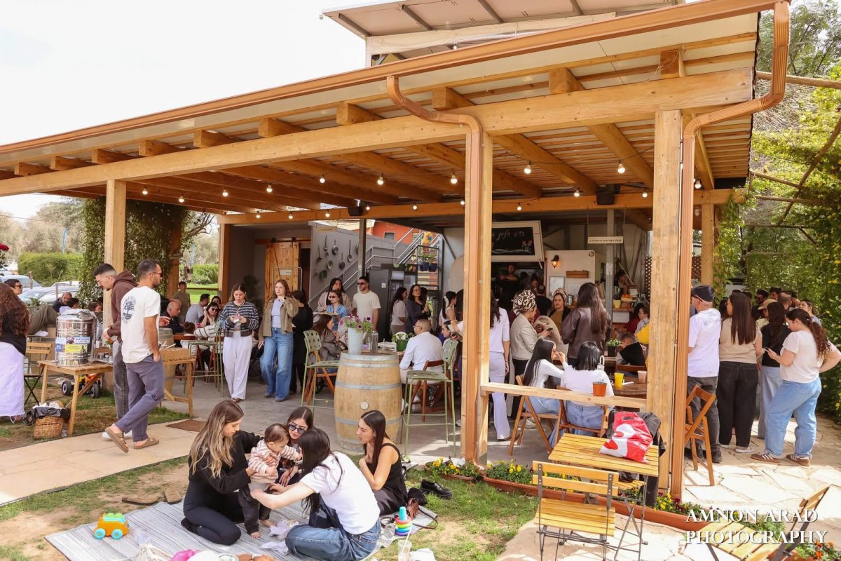 בית קפה מושב תקומה צילום אמנון ארד