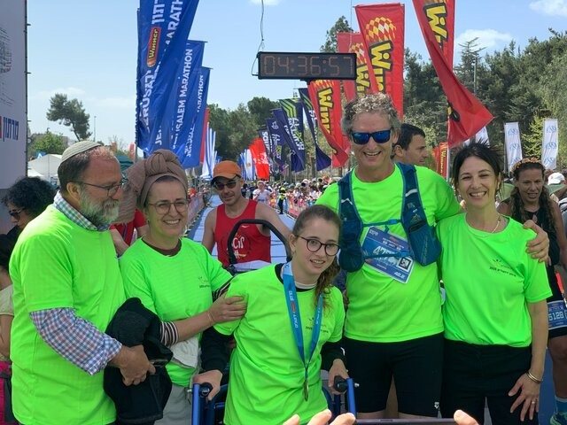 ההורים מימין של רות משמאל ההורים של שילה