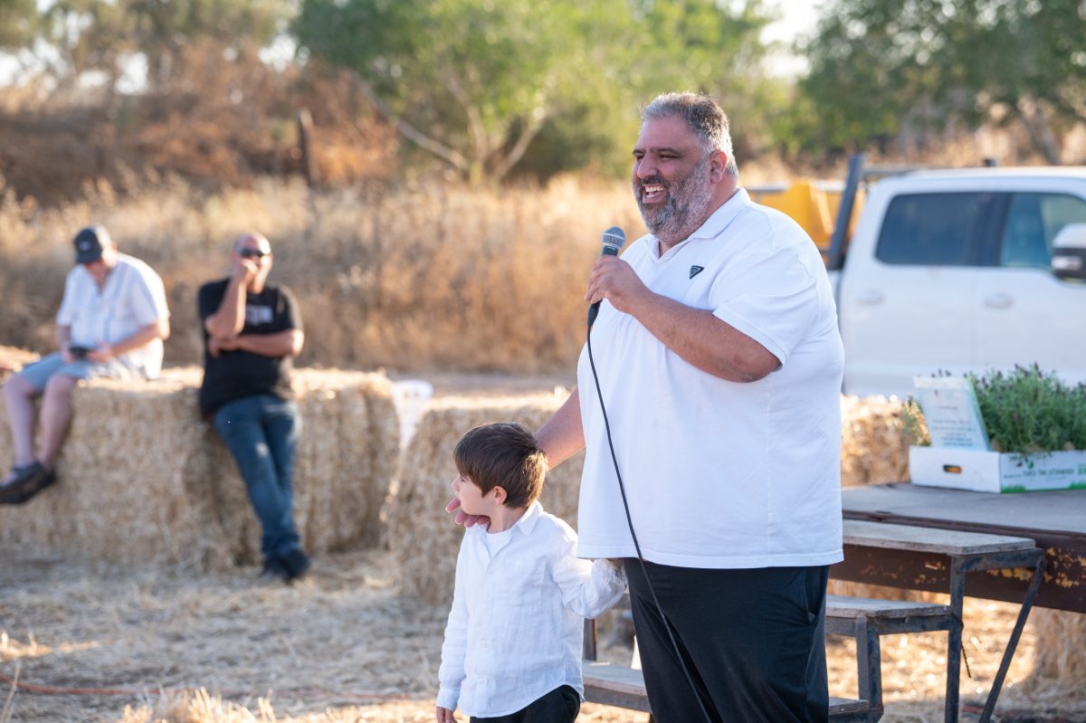יור קקל בביקור שבועות בבית ניר