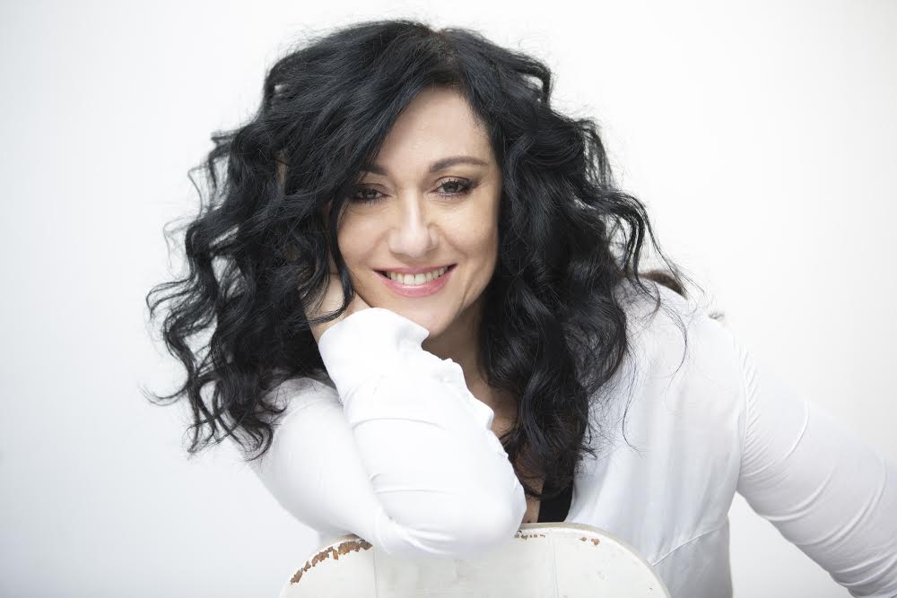 שולמית אהרון