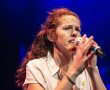 בין השקט של הקיבוץ לצונאמי הפנימי: גולדי משחררת את "לו רק יכולתי"