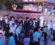 לכבוד חג מתן תורה: ספר תורה מהודר הוכנס לבית הכנסת ברובע ז' 