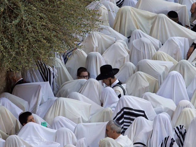 ברכת הכהנים בכותל | צילום: EPA