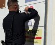 צו סגירה מנהלי לעסק לממכר משטחי עץ במושב אחוזם, לאחר שבמקום נתפס שוהה בלתי חוקי שהועסק בו.