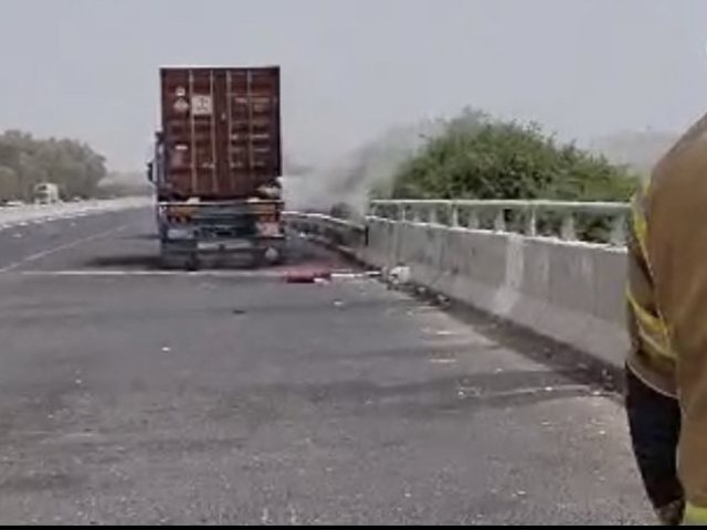 המשאית ממנה דולפים חומרים מסוכנים בכביש 7