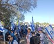 מחאה במעבר כרם שלום: תושבי העוטף ופעילי צו 9 חסמו משאיות בדרכן לעזה