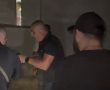 עימותים בין הורי הילדים למשפחת הגננת המתעללת אילנה קובר שנמצאת במעצר בית במושב עזריקם  
