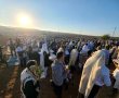 תפילת חגיגית בבני שמעון: "נמשיך לעמוד יחד עד שכולם ישובו הביתה"