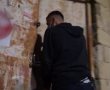 בגלל חוב הימורים: חטפו אדם מביתו, איימו עליו בסכין וסחטו את אביו