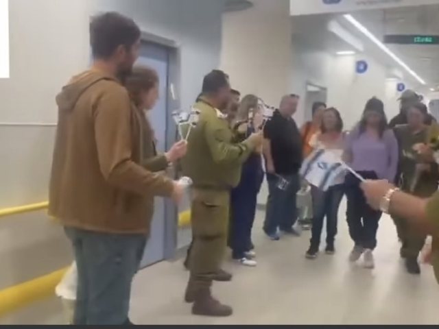 אעלנה שוחררה משבי החמאס דוברות וולפסון 