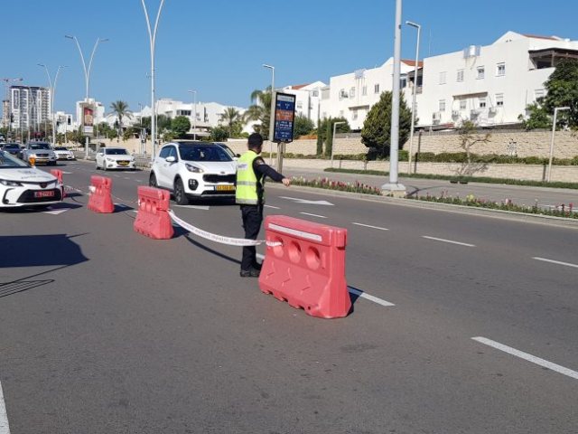 מחסום ביציאה הדרומית של אשדוד (צילום: עופר אשטוקר)
