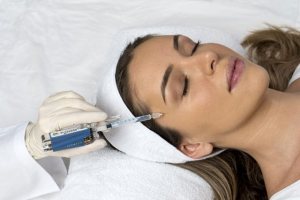  טיפולי הזרקות מתקדמים בוטוקס ל־3 אזורים + מזרק חומצה היאלורונית במחיר מיוחד 