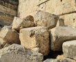 "תִּשְׁתַּפֵּכְנָה אַבְנֵי קֹדֶשׁ". אבן מהכותל הפכה לאטרקציה בנתב"ג 