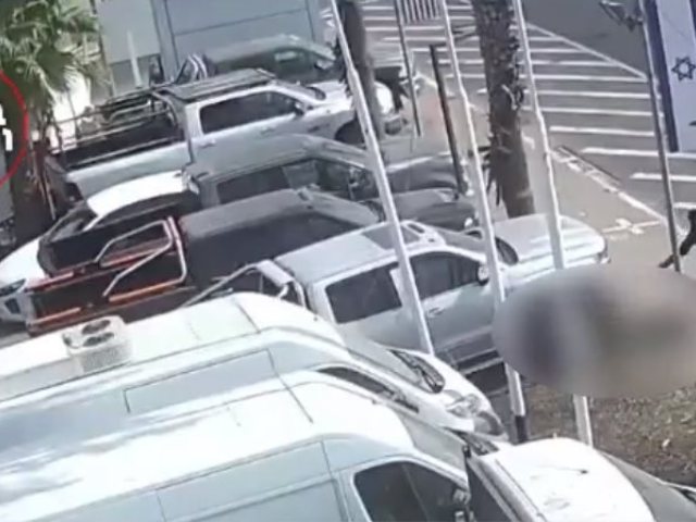 רצח בני שלמה כפי שתועד במצלמות האבטחה