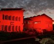 בניין מועצה אזורית יואב הואר באור אדום לציון יום המאבק הבינלאומי באלימות נגד נשים