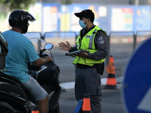 מחסום בזמן הסגר | צילום: דוברות המשטרה