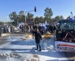 כאלף חקלאים חוסמים צמתים מרכזיים במחאה על רפורמת החלב