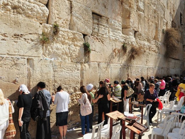 נשים בכותל depositphotos