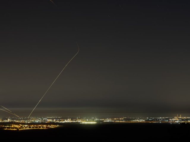 depositephoto  ירי רקטות