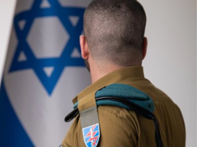 רב"ט אביהו, משרת באגף התקשוב וההגנה בסייבר.