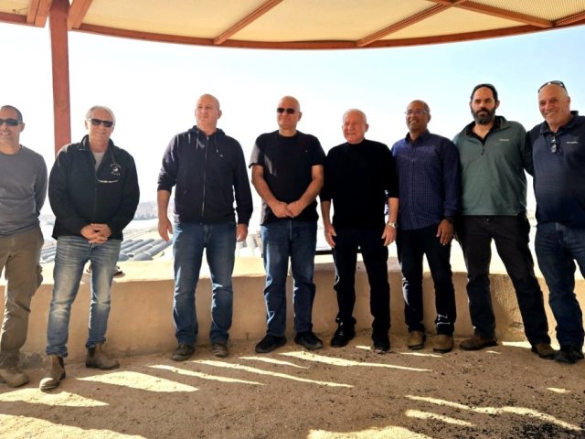 ביקור שר החקלאות בערבה התיכונה -קרדיט צילום מועצה אזורית הערבה התיכונה