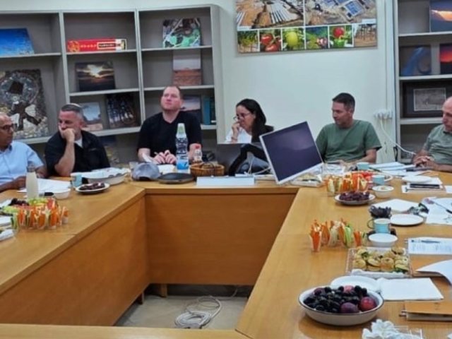 ישיבת ראשי רשויות דרומיות באשכול נגב מזרחי-צילום: אשכול נגב מזרחי